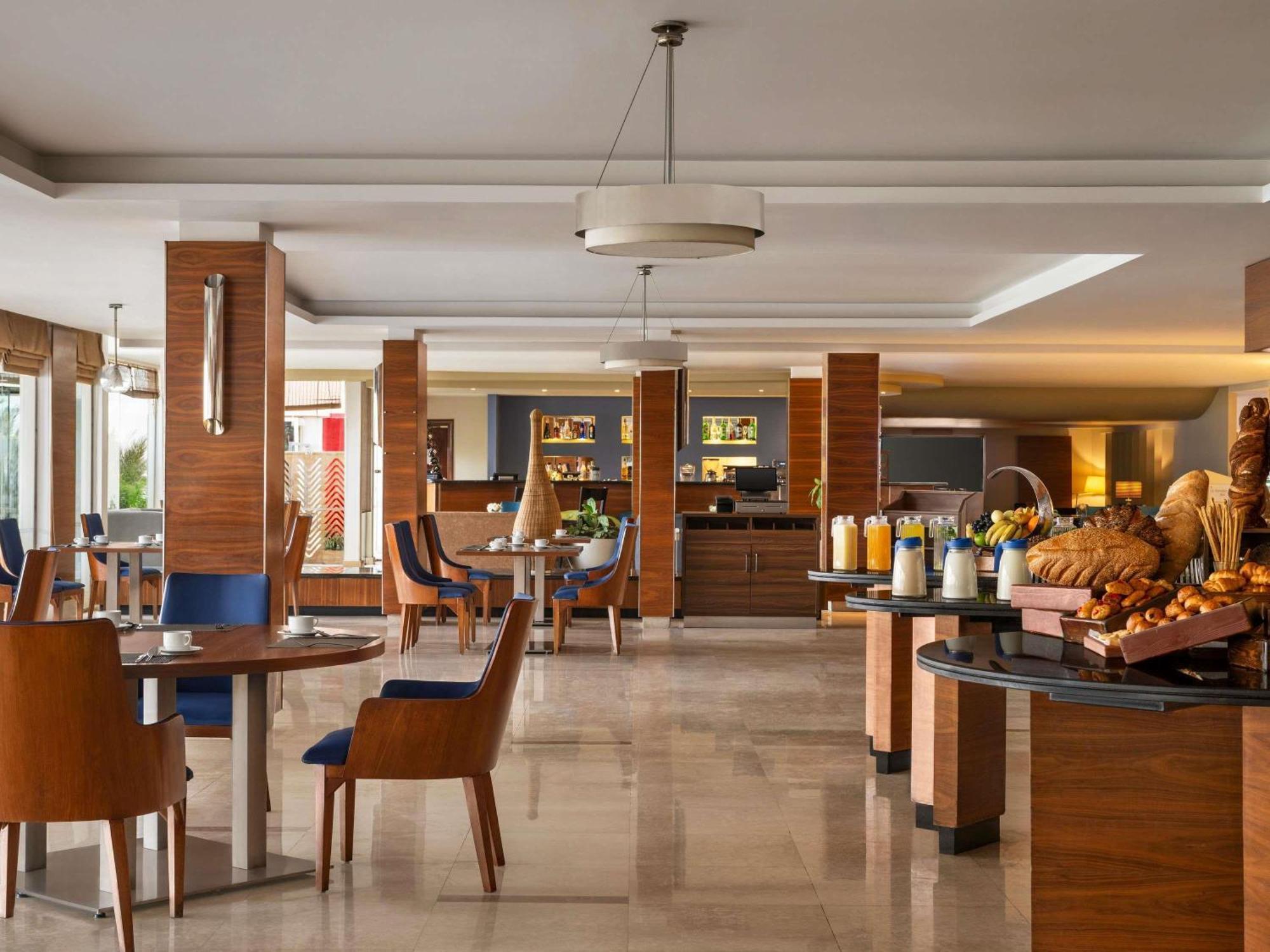 Novotel Airport Hotel 4*