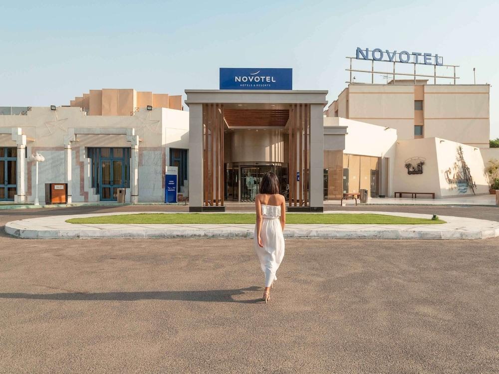 Novotel Airport Hotel 4*