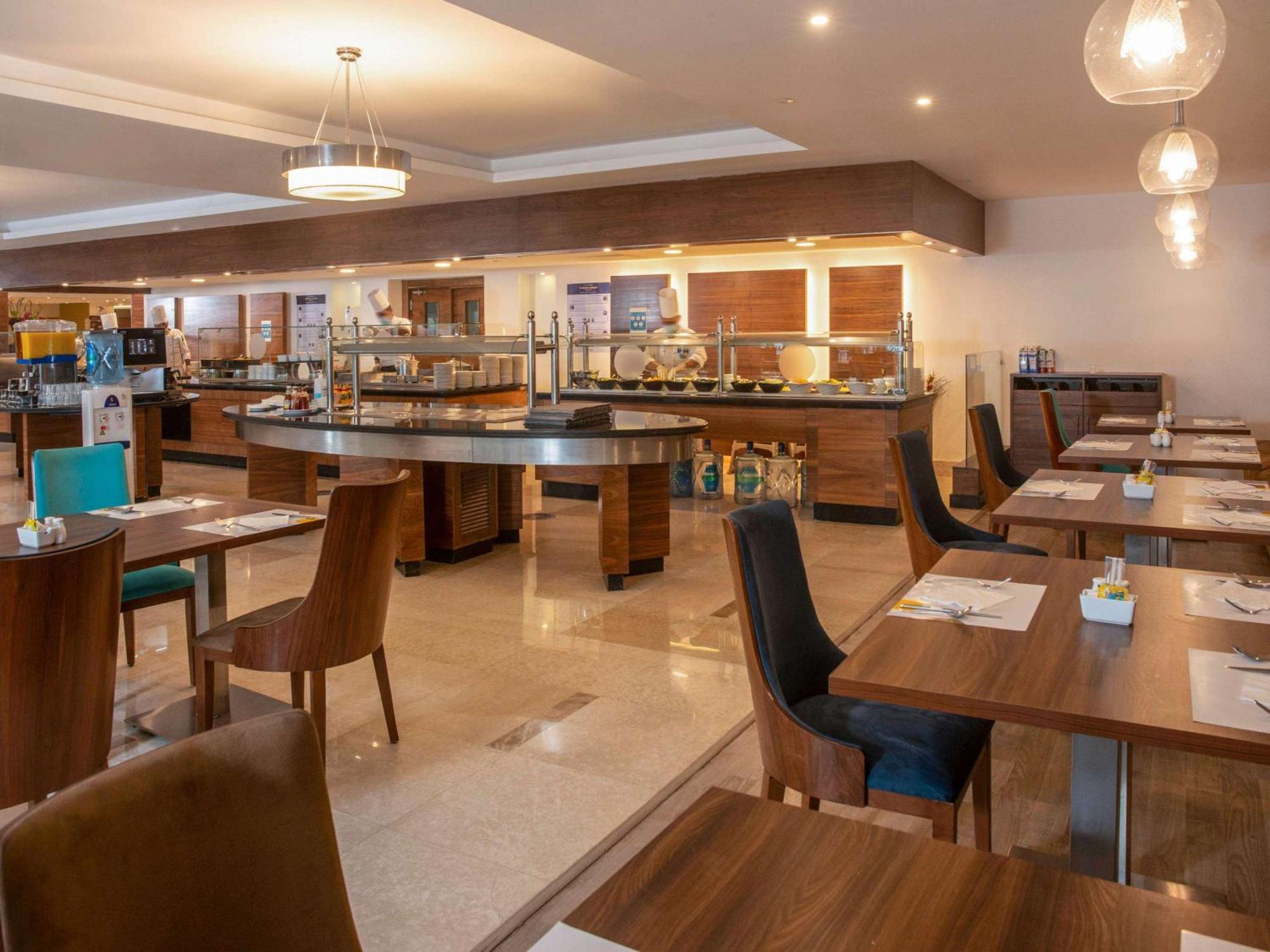 Novotel Airport Hotel 4*