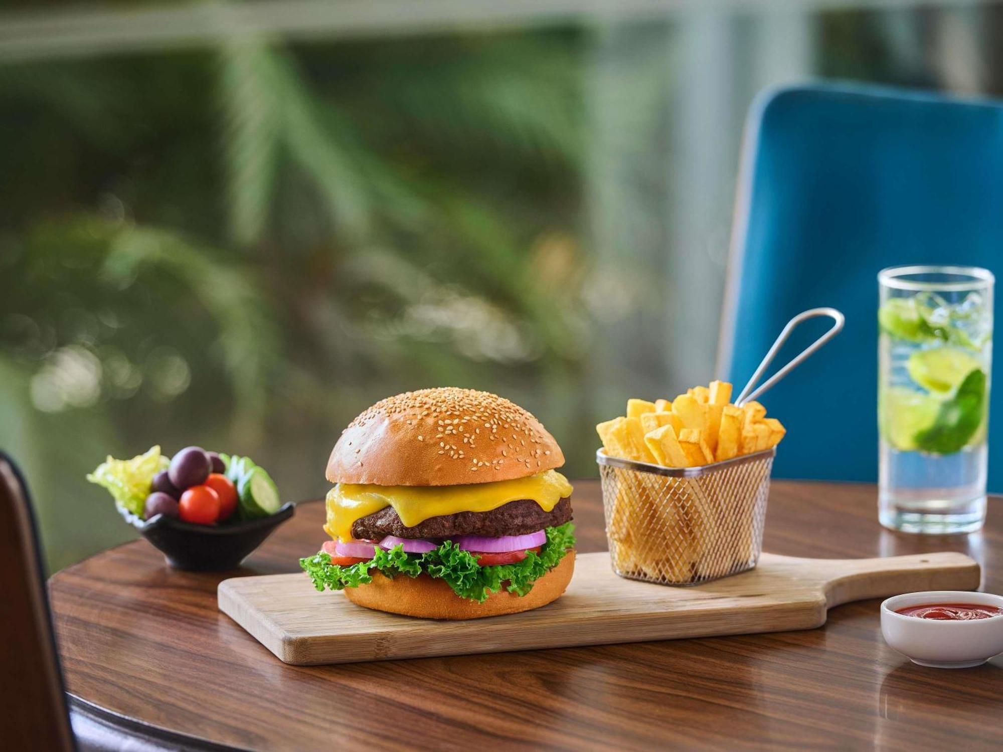 Novotel Airport Hotel 4*